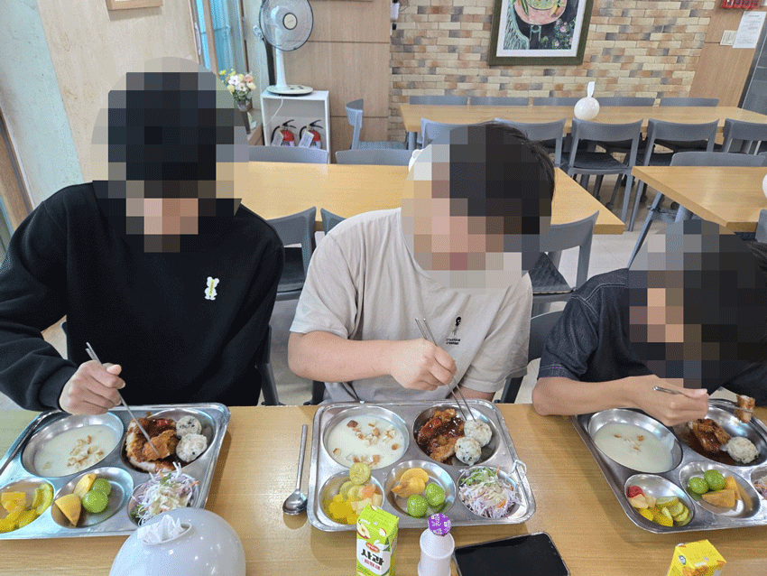 112d80ea2fa1b861f8a63751497b0d65_1791710389_6478.gif